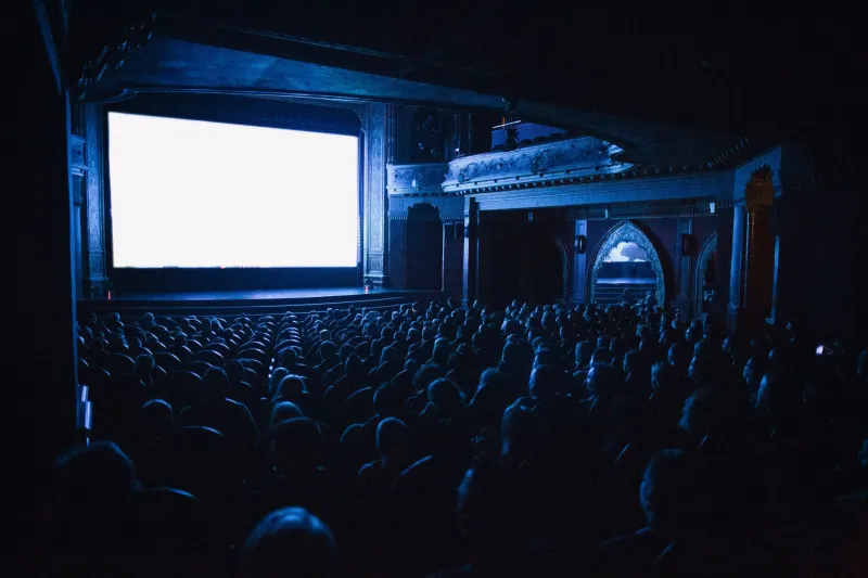 Quand le silence fait salle comble : la renaissance du cinéma muet à Aubagne