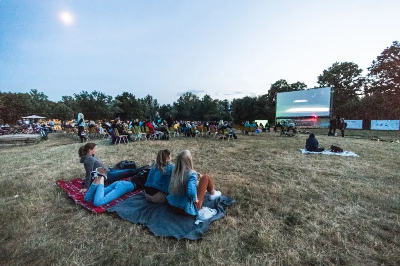 Quand la fraîcheur devient un argument : les cinémas d'Aubagne, havres climatisés au cœur de l'été provençal